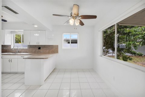 Casa en venta en Cutler Bay, Florida, 3 dormitorios, 118.45 m2 № 1965864 - foto 7