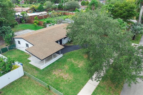 Casa en venta en Cutler Bay, Florida, 3 dormitorios, 118.45 m2 № 1965864 - foto 26