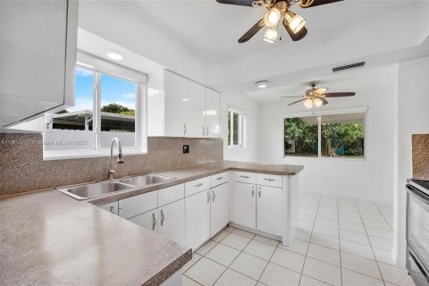 Casa en venta en Cutler Bay, Florida, 3 dormitorios, 118.45 m2 № 1965864 - foto 10