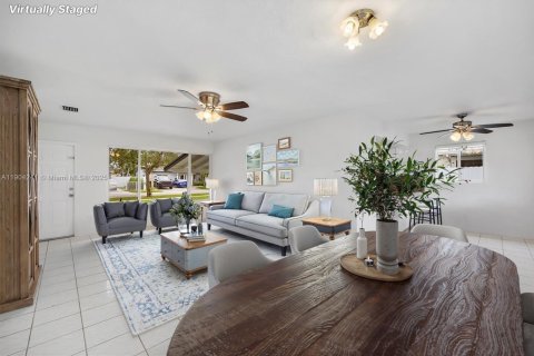 Casa en venta en Cutler Bay, Florida, 3 dormitorios, 118.45 m2 № 1965864 - foto 4