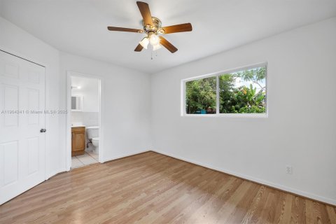 Casa en venta en Cutler Bay, Florida, 3 dormitorios, 118.45 m2 № 1965864 - foto 13