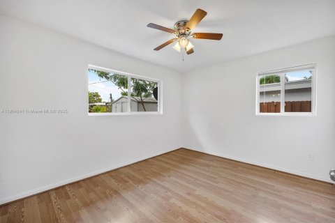 Casa en venta en Cutler Bay, Florida, 3 dormitorios, 118.45 m2 № 1965864 - foto 12