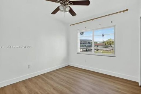 Condominio en venta en Miami Beach, Florida, 2 dormitorios, 75.16 m2 № 1979950 - foto 21