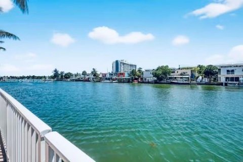 Condominio en venta en Miami Beach, Florida, 2 dormitorios, 75.16 m2 № 1979950 - foto 29