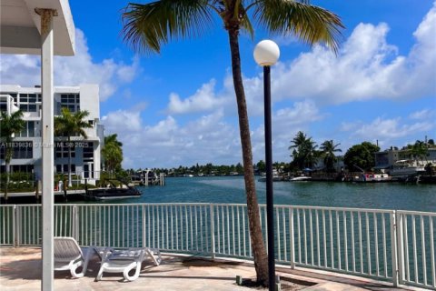 Condominio en venta en Miami Beach, Florida, 2 dormitorios, 75.16 m2 № 1979950 - foto 30