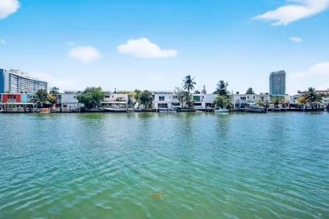 Condominio en venta en Miami Beach, Florida, 2 dormitorios, 75.16 m2 № 1979950 - foto 27