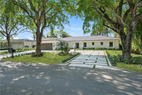 House in Coral Gables, Florida 4 bedrooms, 283.17 sq.m. № 2072144 - photo 2
