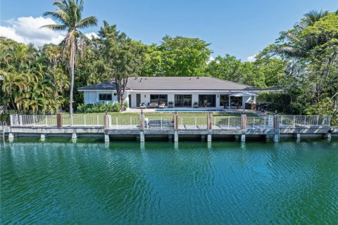 House in Coral Gables, Florida 4 bedrooms, 283.17 sq.m. № 2072144