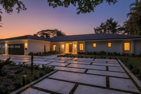 House in Coral Gables, Florida 4 bedrooms, 283.17 sq.m. № 2072144 - photo 3