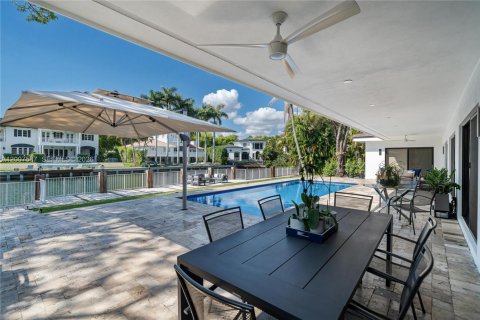 House in Coral Gables, Florida 4 bedrooms, 283.17 sq.m. № 2072144 - photo 26