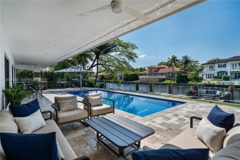House in Coral Gables, Florida 4 bedrooms, 283.17 sq.m. № 2072144 - photo 22