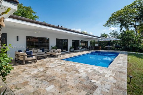 House in Coral Gables, Florida 4 bedrooms, 283.17 sq.m. № 2072144 - photo 23