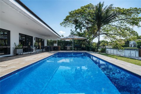 House in Coral Gables, Florida 4 bedrooms, 283.17 sq.m. № 2072144 - photo 25