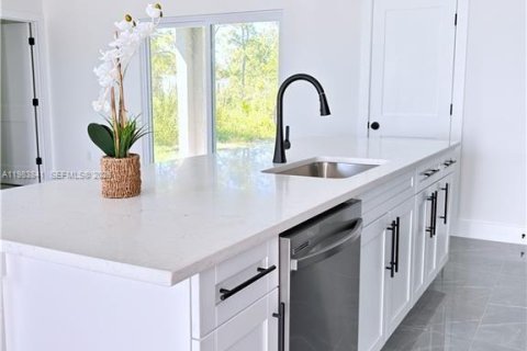 Casa en venta en Lehigh Acres, Florida, 3 dormitorios, 130.62 m2 № 2046730 - foto 5