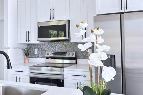 Casa en venta en Lehigh Acres, Florida, 3 dormitorios, 130.62 m2 № 2046730 - foto 3