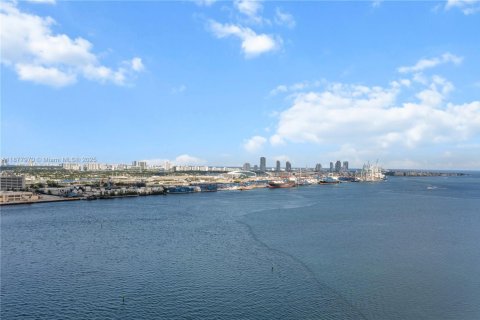 Copropriété à vendre à Miami, Floride: 2 chambres, 133.78 m2 № 1927527 - photo 1