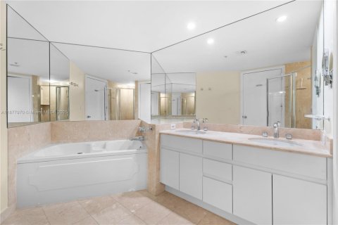 Copropriété à vendre à Miami, Floride: 2 chambres, 133.78 m2 № 1927527 - photo 13