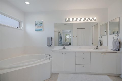Copropriété à vendre à Sarasota, Floride: 2 chambres, 156.45 m2 № 2151801 - photo 29