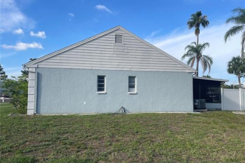 House in Tampa, Florida 3 bedrooms, 122.07 sq.m. № 2196681 - photo 3