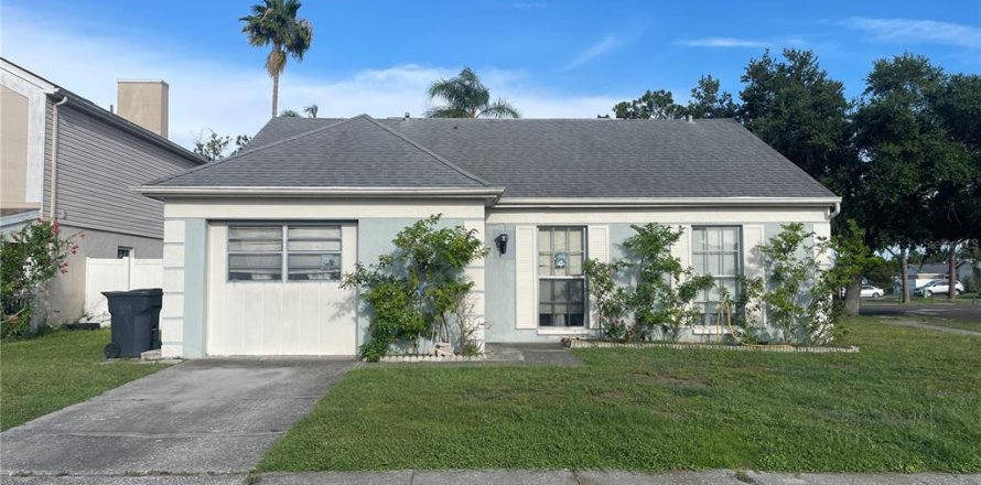 House in Tampa, Florida 3 bedrooms, 122.07 sq.m. № 2196681