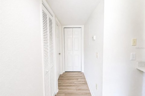 Condo in Clearwater, Florida, 1 bedroom  № 2204166 - photo 11