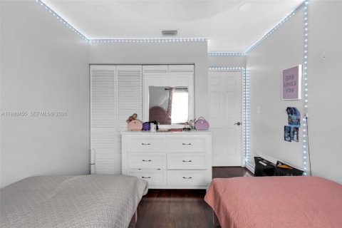 House in Lauderhill, Florida 3 bedrooms, 175.59 sq.m. № 2051258 - photo 18