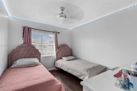 House in Lauderhill, Florida 3 bedrooms, 175.59 sq.m. № 2051258 - photo 17