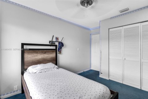 House in Lauderhill, Florida 3 bedrooms, 175.59 sq.m. № 2051258 - photo 21