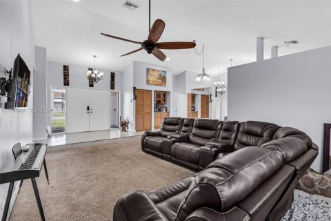 House in Lauderhill, Florida 3 bedrooms, 175.59 sq.m. № 2051258 - photo 7