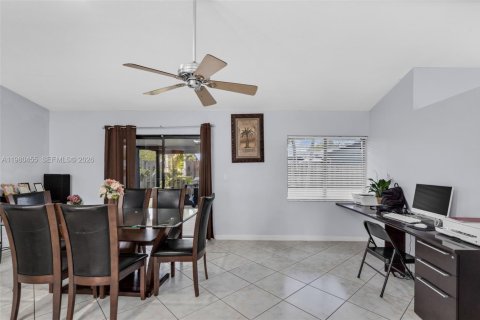 House in Lauderhill, Florida 3 bedrooms, 175.59 sq.m. № 2051258 - photo 11