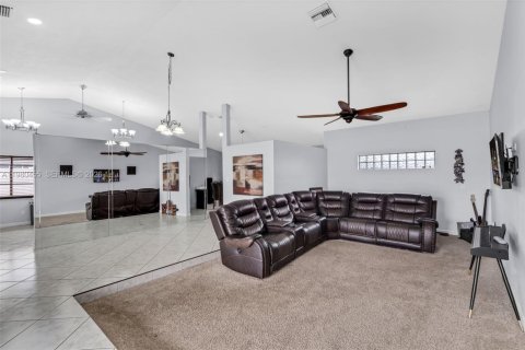 House in Lauderhill, Florida 3 bedrooms, 175.59 sq.m. № 2051258 - photo 4