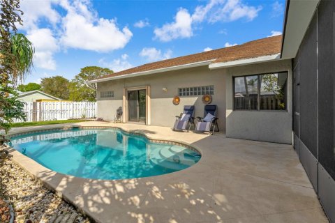 House in Lauderhill, Florida 3 bedrooms, 175.59 sq.m. № 2051258 - photo 30