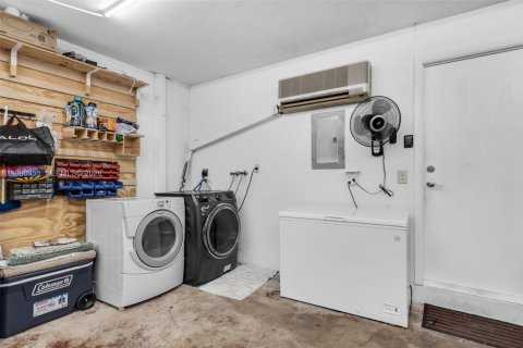 House in Lauderhill, Florida 3 bedrooms, 175.59 sq.m. № 2051258 - photo 23