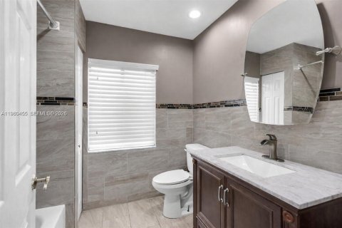 House in Lauderhill, Florida 3 bedrooms, 175.59 sq.m. № 2051258 - photo 19