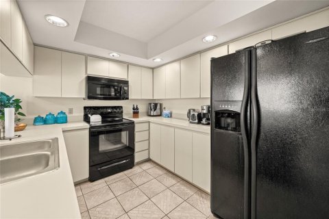 Condo in Crystal River, Florida, 4 bedrooms № 2197110 - photo 12