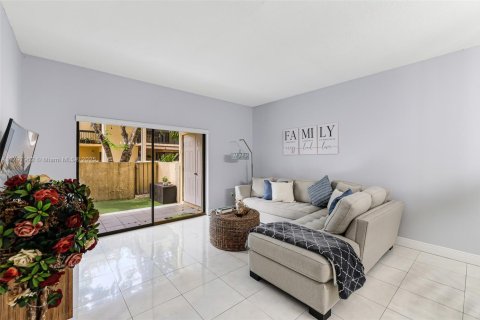 Condo in Miami, Florida, 3 bedrooms  № 1738219 - photo 13