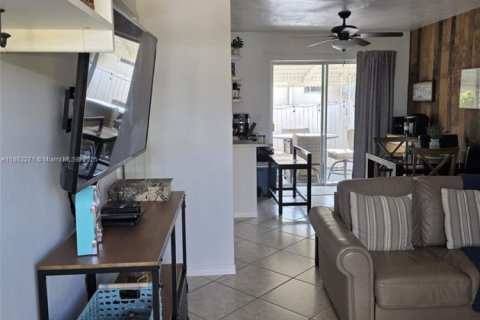 Condo in Hollywood, Florida, 1 bedroom  № 1893310 - photo 29