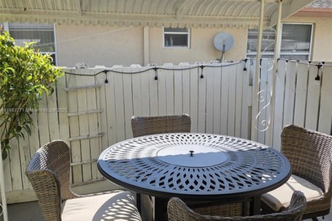 Condo in Hollywood, Florida, 1 bedroom  № 1893310 - photo 15
