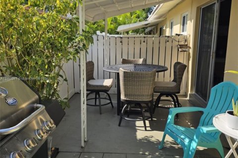Condo in Hollywood, Florida, 1 bedroom  № 1893310 - photo 13