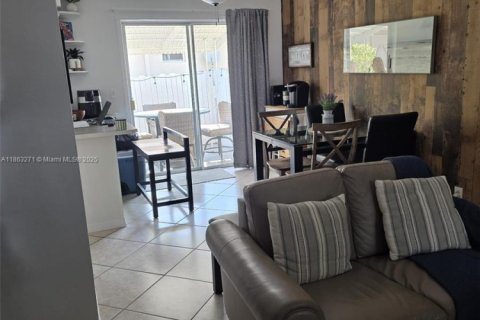 Condo in Hollywood, Florida, 1 bedroom  № 1893310 - photo 25