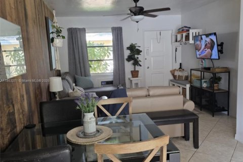 Condo in Hollywood, Florida, 1 bedroom  № 1893310 - photo 21