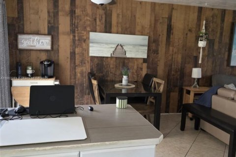 Condo in Hollywood, Florida, 1 bedroom  № 1893310 - photo 17