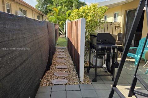 Condo in Hollywood, Florida, 1 bedroom  № 1893310 - photo 10