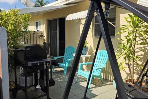 Condo in Hollywood, Florida, 1 bedroom  № 1893310 - photo 11
