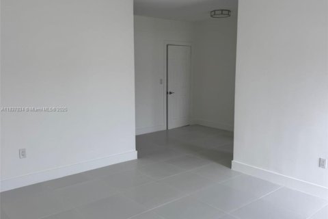 Condo in Miami Beach, Florida, 1 bedroom  № 1823461 - photo 10