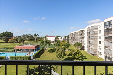 Condo in Pembroke Pines, Florida, 1 bedroom  № 1963714 - photo 8
