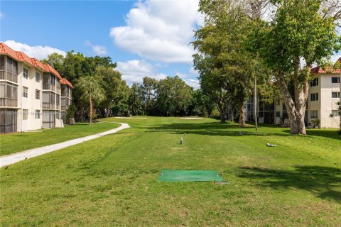 Condo in Pembroke Pines, Florida, 1 bedroom  № 1963714 - photo 7