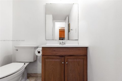 Condo in Pembroke Pines, Florida, 1 bedroom  № 1963714 - photo 23