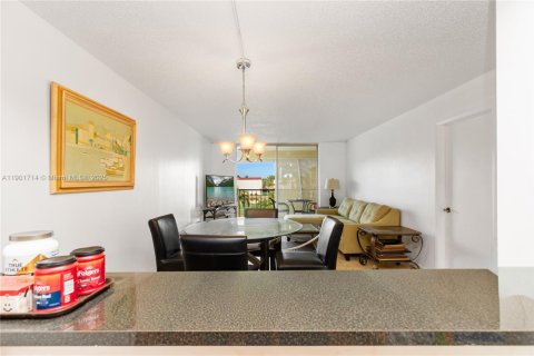 Condo in Pembroke Pines, Florida, 1 bedroom  № 1963714 - photo 22