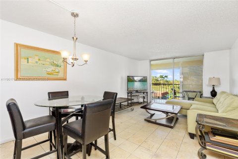 Condo in Pembroke Pines, Florida, 1 bedroom  № 1963714 - photo 15